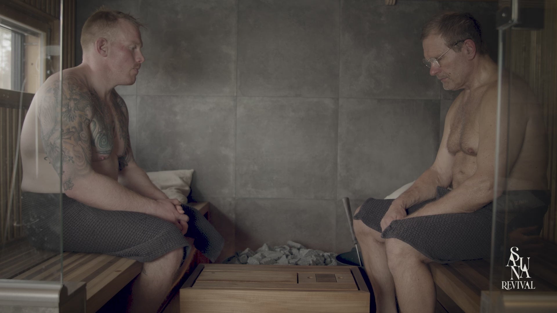 Load video: How Finns keep it cool in the sauna